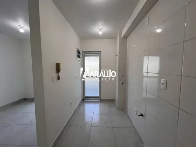 Apartamento 2 quartos e 1 banheiro, para alugar, no bairro Espinheiros em Itajaí