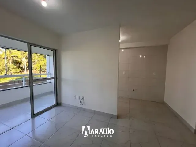 Apartamento 2 quartos e 1 banheiro, para alugar, no bairro Espinheiros em Itajaí