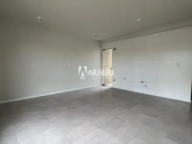 Apartamento 2 quartos e 1 banheiro, para alugar, no bairro Centro em Ilhota