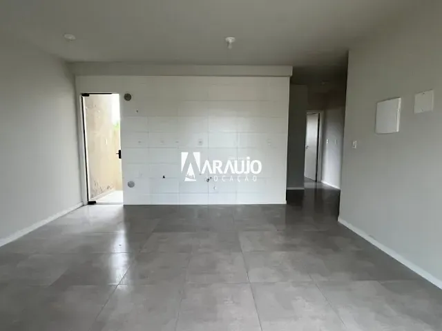 Apartamento 2 quartos e 1 banheiro, para alugar, no bairro Centro em Ilhota