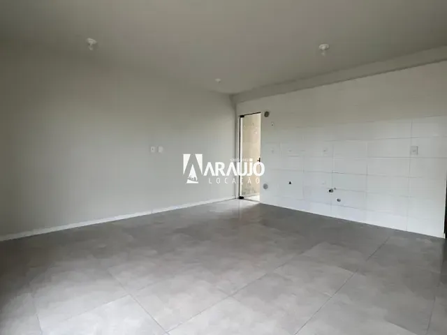 Apartamento 2 quartos e 1 banheiro, para alugar, no bairro Centro em Ilhota