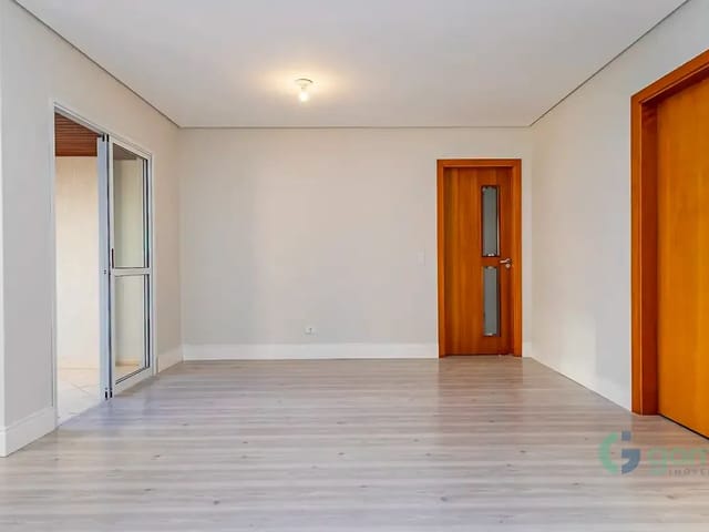 Apartamento 3 quartos e 2 banheiros, à venda, no bairro Ahú em Curitiba