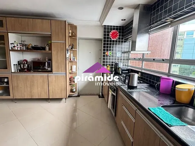 Apartamento com 228m² 4 quartos e 4 banheiros, à venda, no bairro Centro em São José dos Campos
