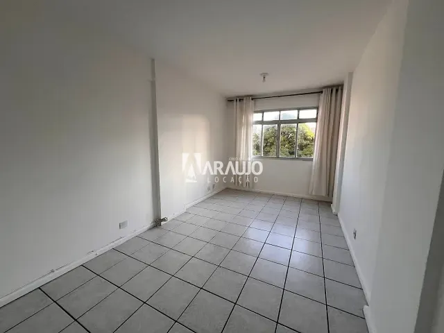 Apartamento 2 quartos e 1 banheiro, para alugar, no bairro Centro em Itajaí