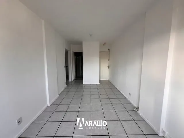 Apartamento 2 quartos e 1 banheiro, para alugar, no bairro Centro em Itajaí