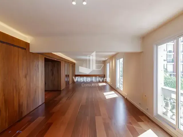 Apartamento com 193m² 3 quartos e 2 banheiros, à venda, no bairro Itaim Bibi em São Paulo