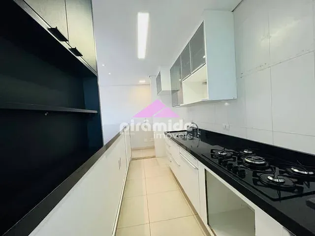 Apartamento 3 quartos e 2 banheiros, à venda ou para alugar, no bairro Centro em Caraguatatuba