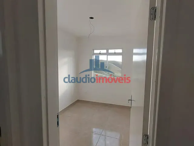 Apartamento com 58m² 2 quartos e 2 banheiros, para alugar, no bairro Três Poços em Volta Redonda