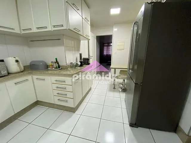 Apartamento 3 quartos e 3 banheiros, à venda, no bairro Vila Adyana em São José dos Campos
