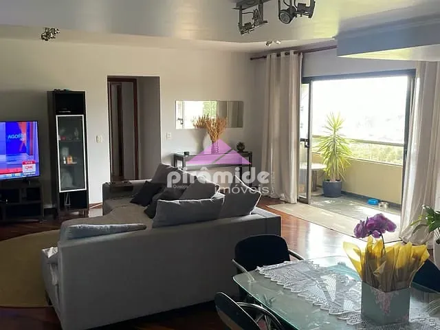Apartamento 4 quartos e 2 banheiros, à venda, no bairro Centro em São José dos Campos