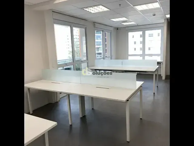 Sala à venda, no bairro Pinheiros em São Paulo