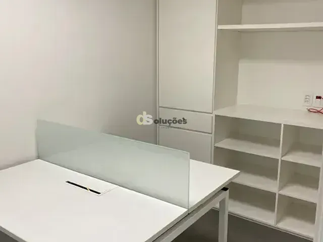 Sala à venda, no bairro Pinheiros em São Paulo