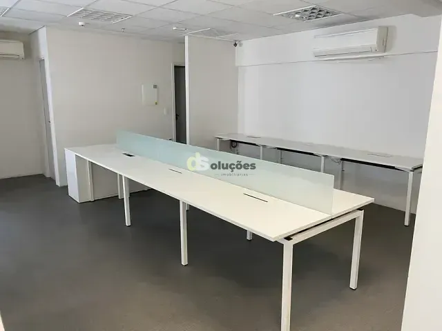 Sala à venda, no bairro Pinheiros em São Paulo