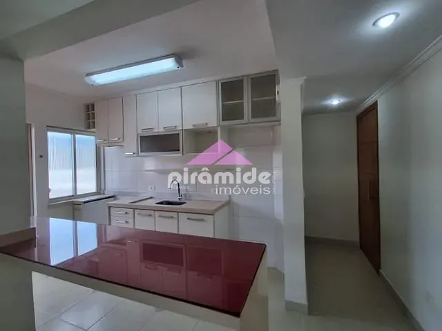 Apartamento com 70m² 2 quartos e 1 banheiro, à venda ou para alugar, no bairro Centro em Caraguatatuba