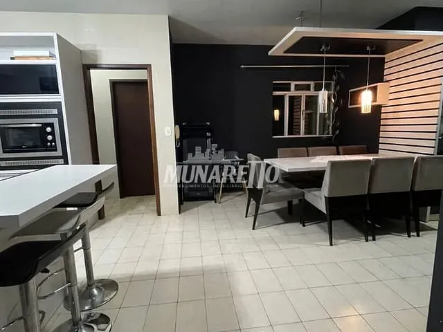 Apartamento com 166m² 3 quartos e 2 banheiros, à venda, no bairro Centro em Concórdia