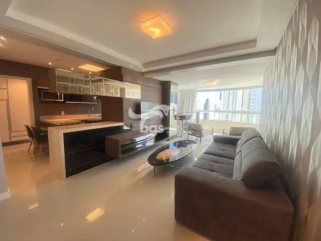 Apartamento com 189m² 3 quartos e 3 banheiros, à venda, no bairro Pioneiros em Balneário Camboriú