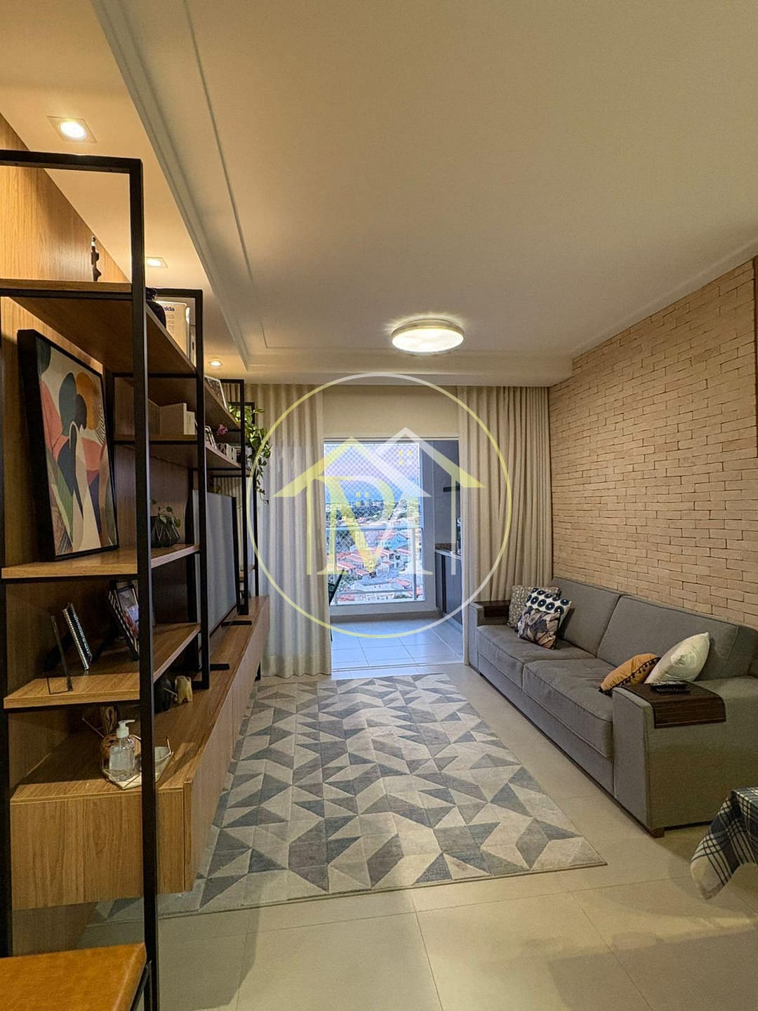 Apartamento à venda com 3 quartos, 97m² - Foto 1