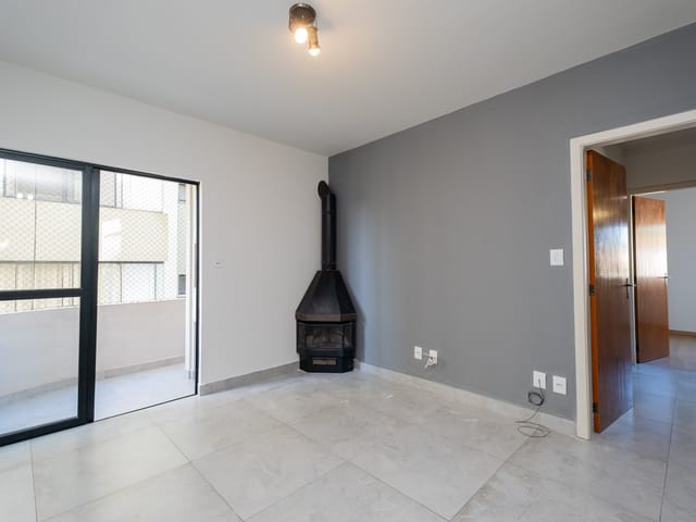Apartamento com 90m² 3 quartos e 2 banheiros, para alugar, no bairro Centro em Pelotas
