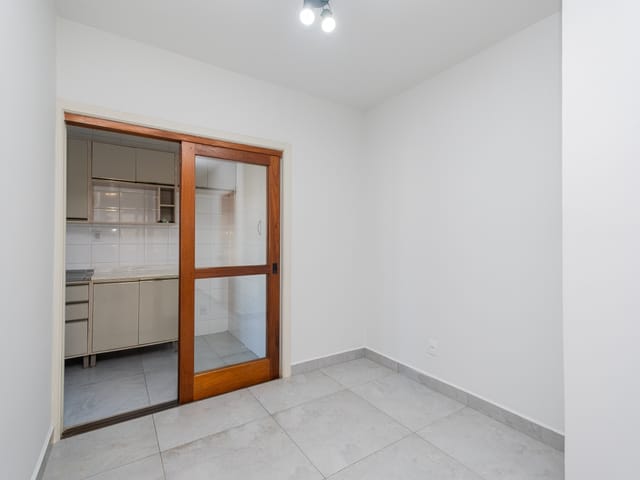 Apartamento com 90m² 3 quartos e 2 banheiros, para alugar, no bairro Centro em Pelotas