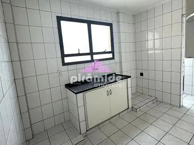 Apartamento com 145m² 4 quartos e 2 banheiros, à venda, no bairro Vila Paulista em Taubaté