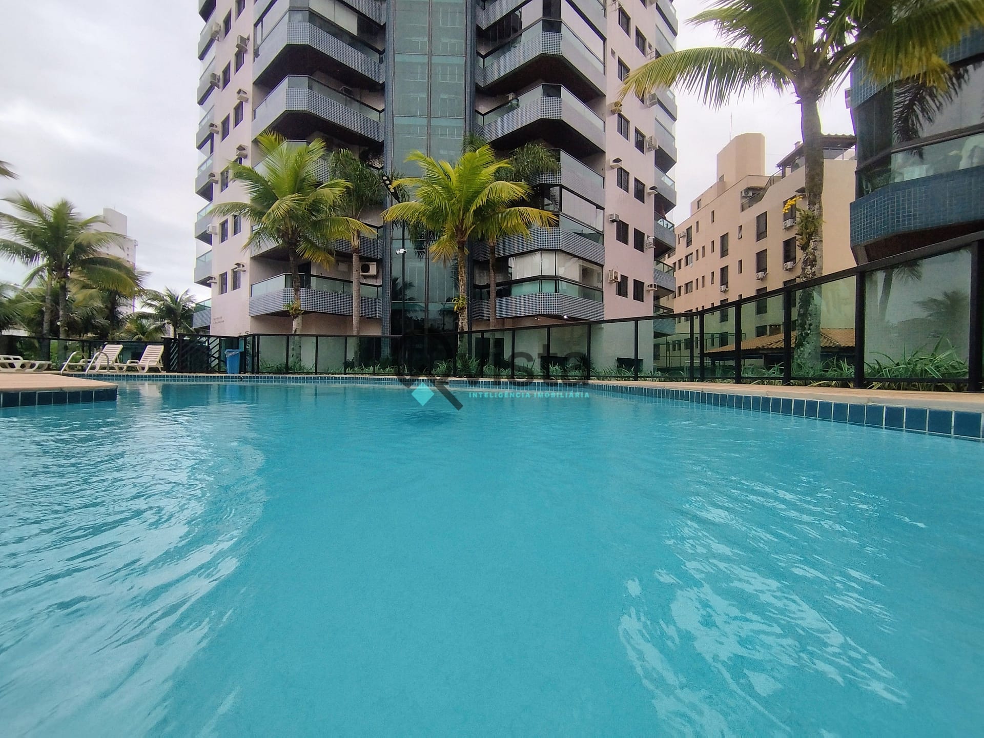 Apartamento à venda com 2 quartos, 77m² - Foto 1