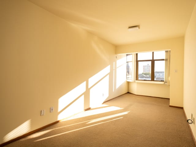 Apartamento com 50m² 1 quarto e 1 banheiro, à venda ou para alugar, no bairro Centro em Pelotas