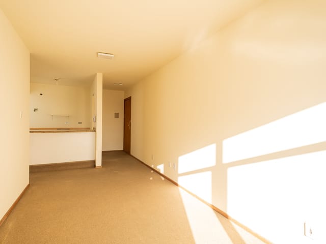 Apartamento com 50m² 1 quarto e 1 banheiro, à venda ou para alugar, no bairro Centro em Pelotas