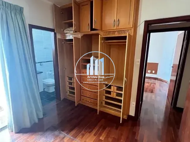 Apartamento com 230m² 3 quartos e 2 banheiros, à venda, no bairro Centro em Pouso Alegre