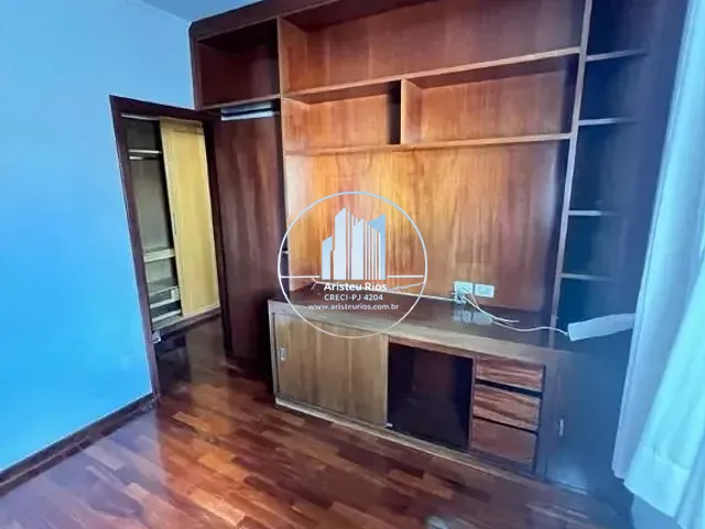 Apartamento com 230m² 3 quartos e 2 banheiros, à venda, no bairro Centro em Pouso Alegre