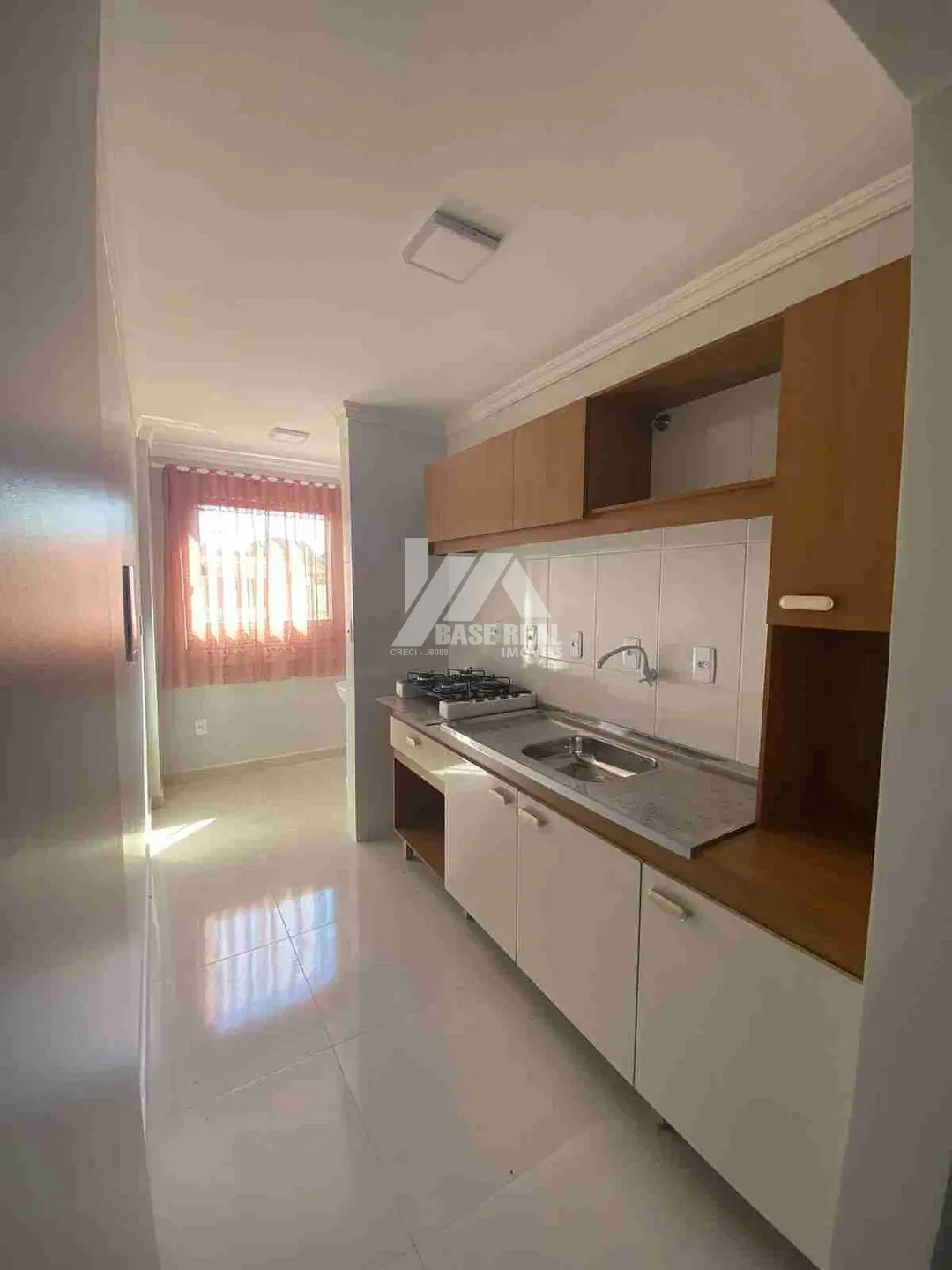 Apartamento Térreo para Venda e Locação em Uvaranas — Uvaranas