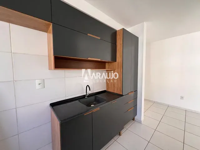 Apartamento 2 quartos e 1 banheiro, para alugar, no bairro Espinheiros em Itajaí