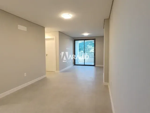 Apartamento 2 quartos e 1 banheiro, para alugar, no bairro Centro em Itajaí