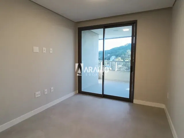 Apartamento 2 quartos e 1 banheiro, para alugar, no bairro Centro em Itajaí
