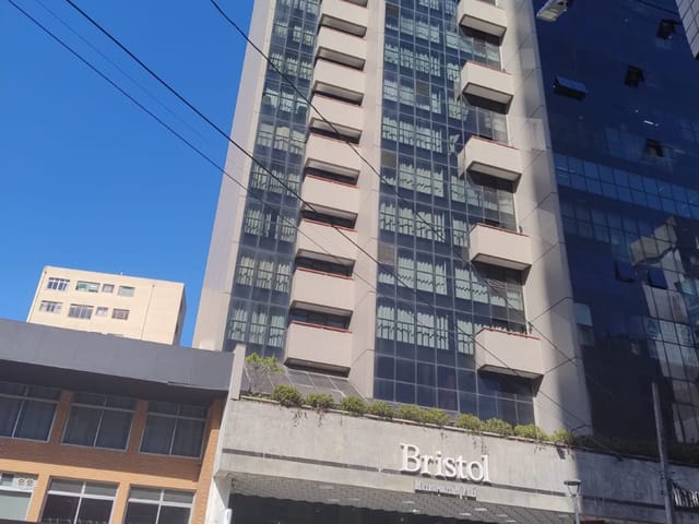 Apartamento 1 quarto e 2 banheiros, à venda, no bairro Centro em Curitiba