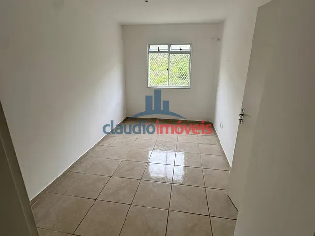Apartamento 2 quartos e 1 banheiro, para alugar, no bairro Três Poços em Volta Redonda