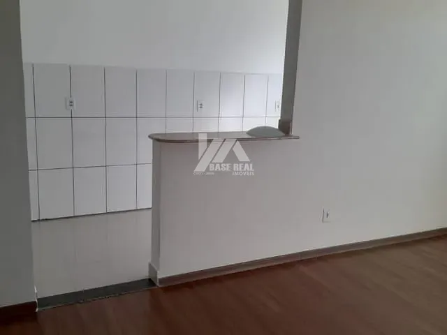 Apartamento 2 quartos e 1 banheiro, à venda ou para alugar, no bairro Colônia Dona Luíza em Ponta Grossa