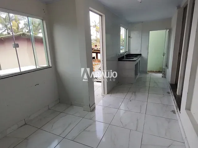 Casa 2 quartos e 1 banheiro, para alugar, no bairro Santa Lídia em Penha