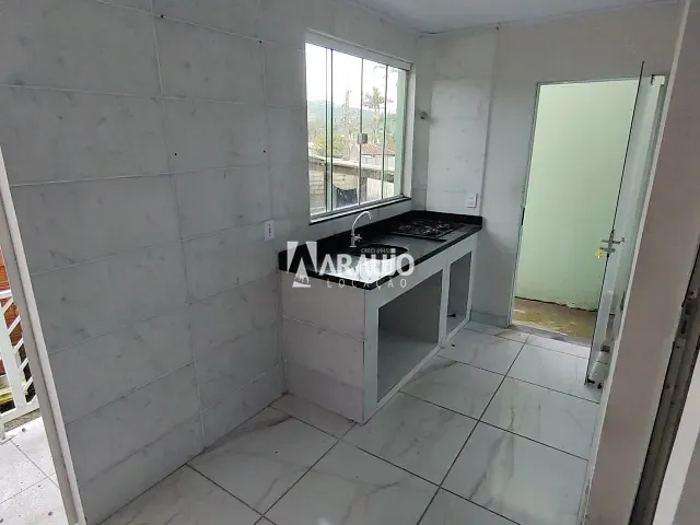 Casa 2 quartos e 1 banheiro, para alugar, no bairro Santa Lídia em Penha