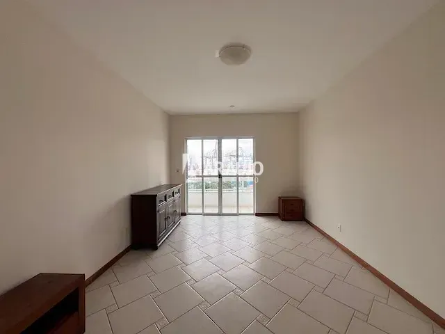 Apartamento 3 quartos e 2 banheiros, para alugar, no bairro Centro em Itajaí