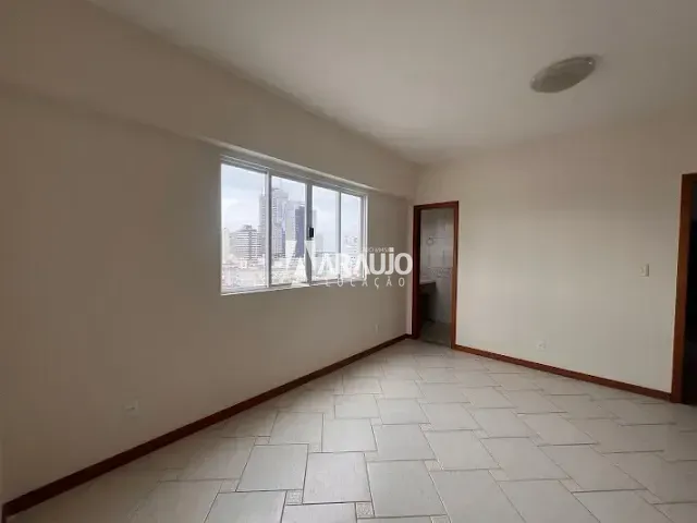 Apartamento 3 quartos e 2 banheiros, para alugar, no bairro Centro em Itajaí