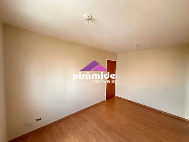 Apartamento 2 quartos e 1 banheiro, para alugar, no bairro Centro em São José dos Campos