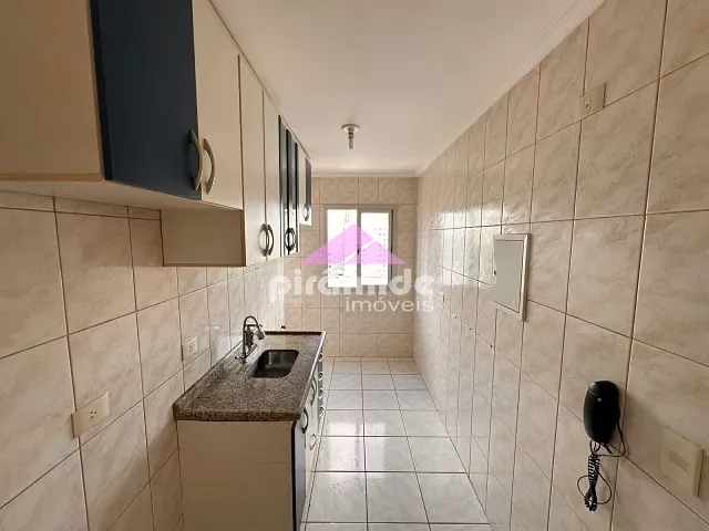 Apartamento 2 quartos e 1 banheiro, para alugar, no bairro Centro em São José dos Campos