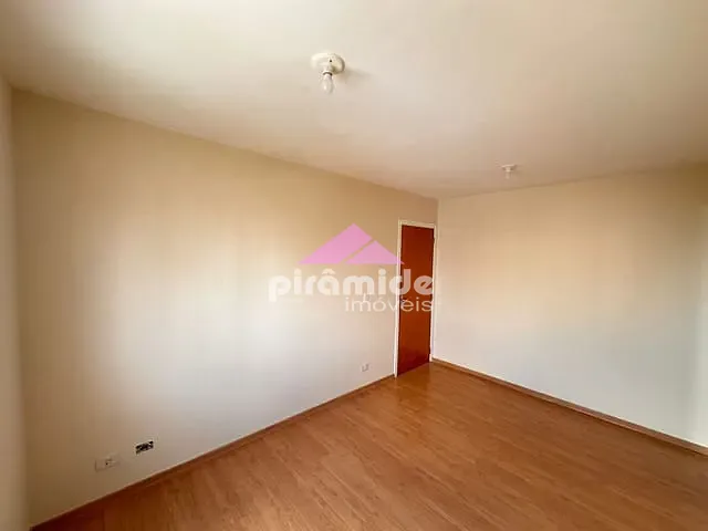Apartamento 2 quartos e 1 banheiro, para alugar, no bairro Centro em São José dos Campos
