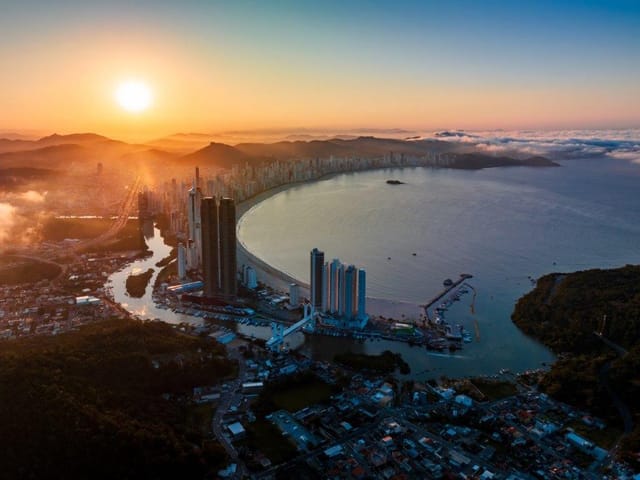 Apartamento com 356m² 4 quartos e 5 banheiros, à venda, no bairro Barra Sul em Balneário Camboriú