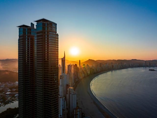 Apartamento com 356m² 4 quartos e 5 banheiros, à venda, no bairro Barra Sul em Balneário Camboriú
