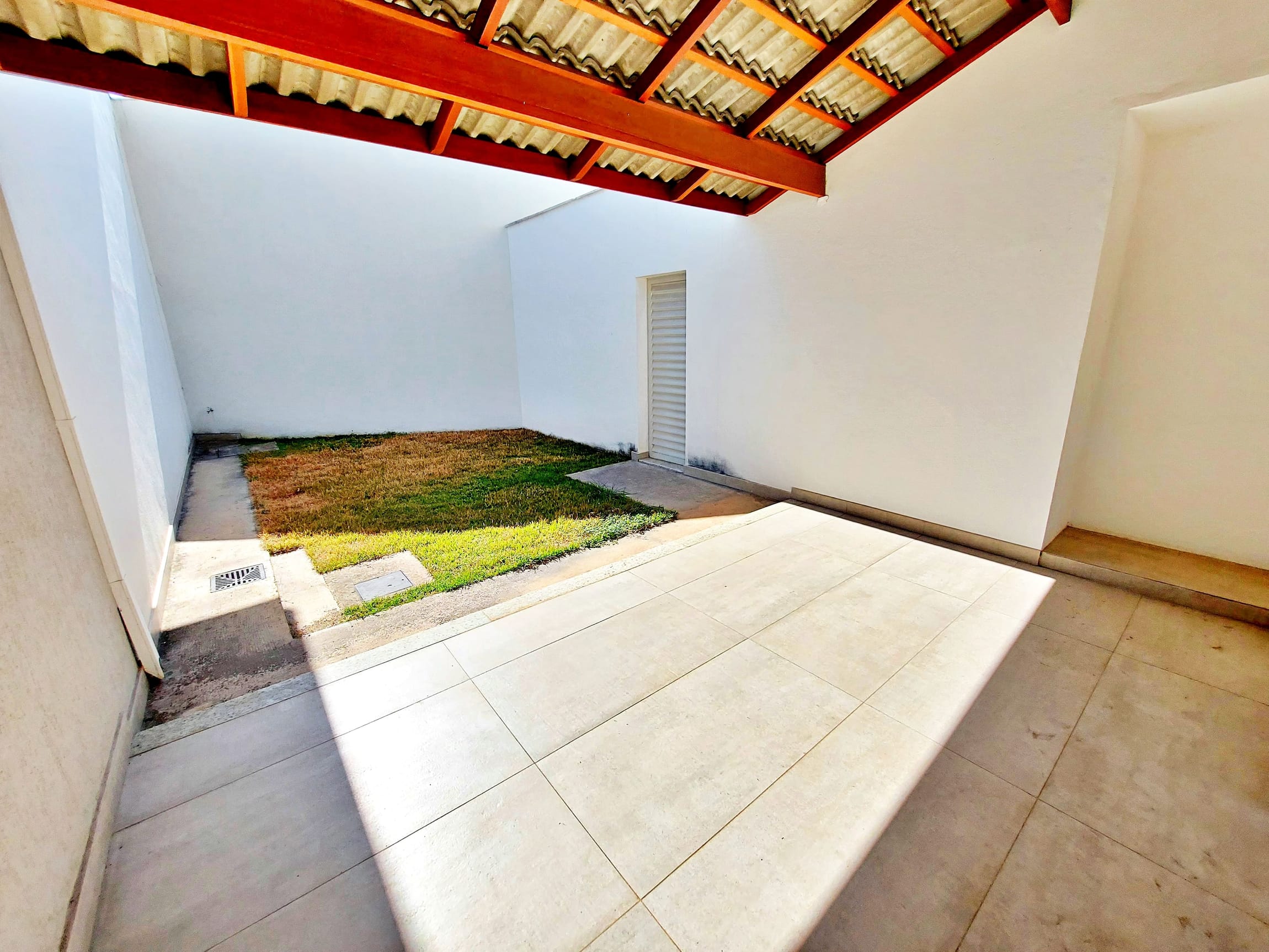 Casa em condomínio com 03 quartos á venda no Centro de Contagem