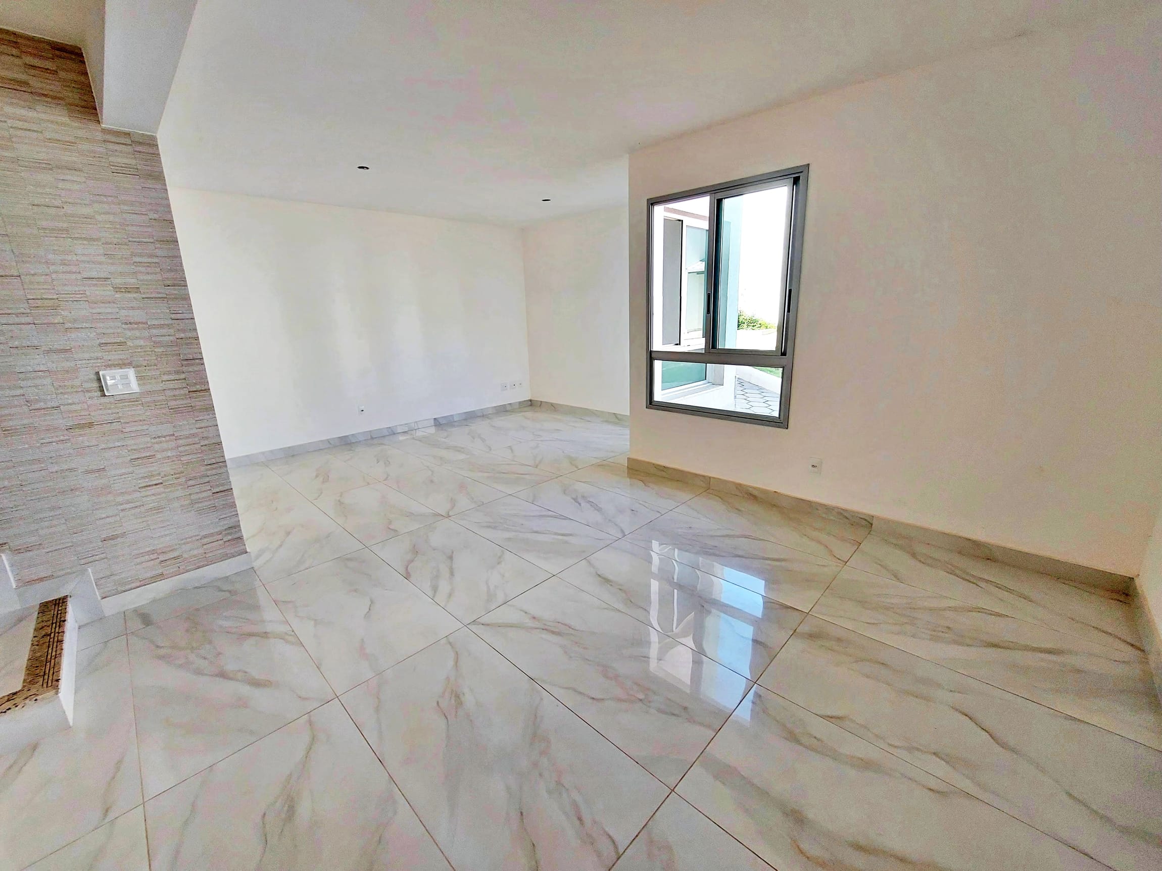 Casa em condomínio com 03 quartos á venda no Centro de Contagem