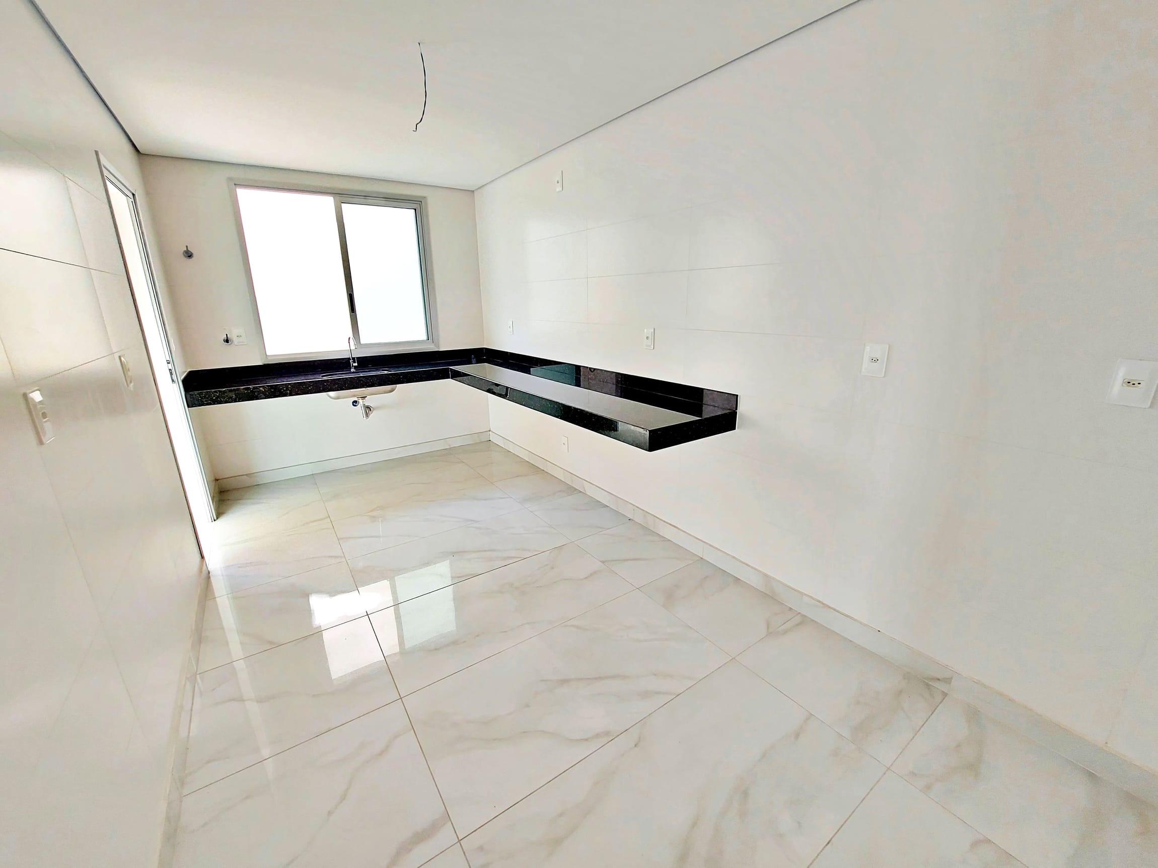 Casa em condomínio com 03 quartos á venda no Centro de Contagem