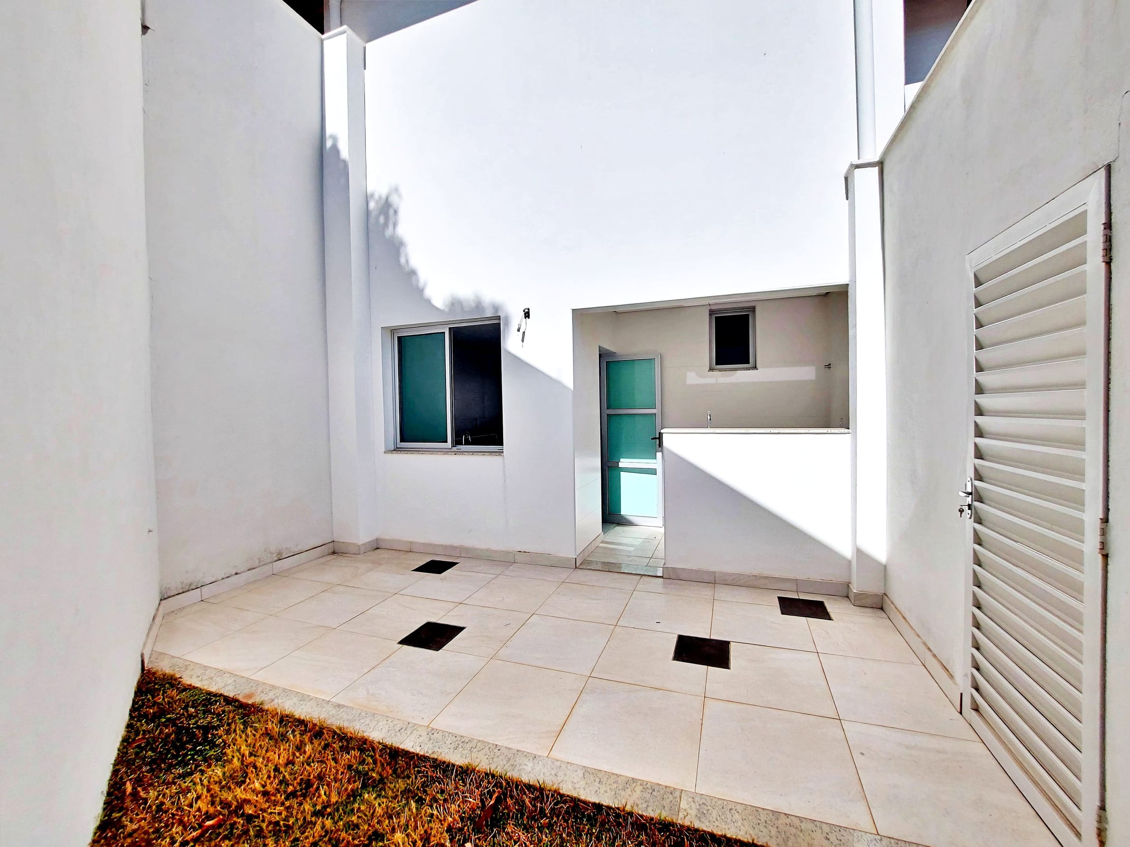 Casa em condomínio com 03 quartos á venda no Centro de Contagem