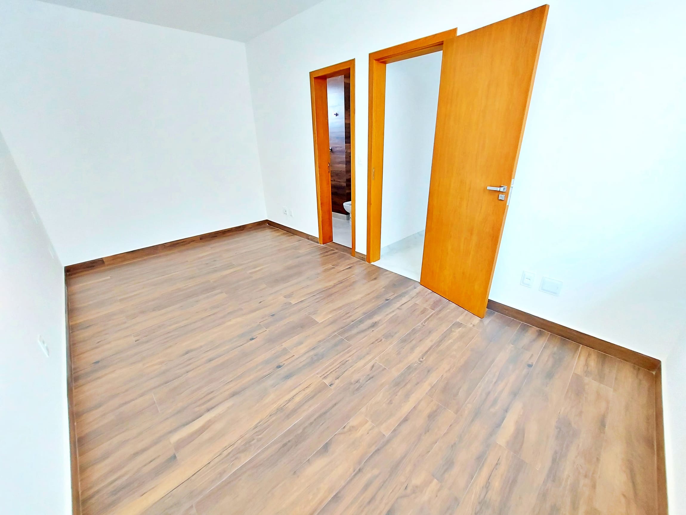 Casa em condomínio com 03 quartos á venda no Centro de Contagem